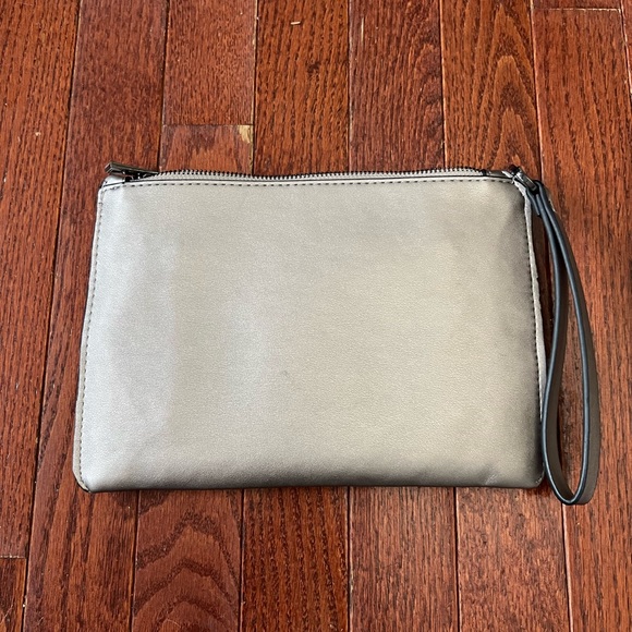 ❌ DONATED A new day champagne clutch / wristlet - Picture 6 of 9